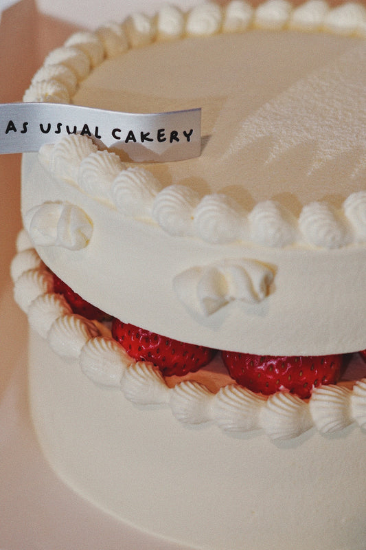 The Floating Strawberry Cake 🍓