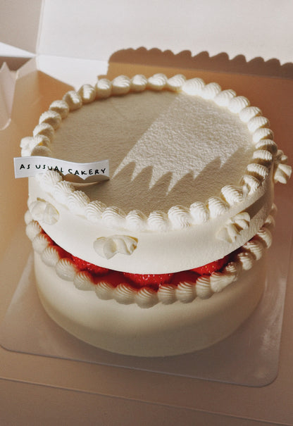 The Floating Strawberry Cake 🍓