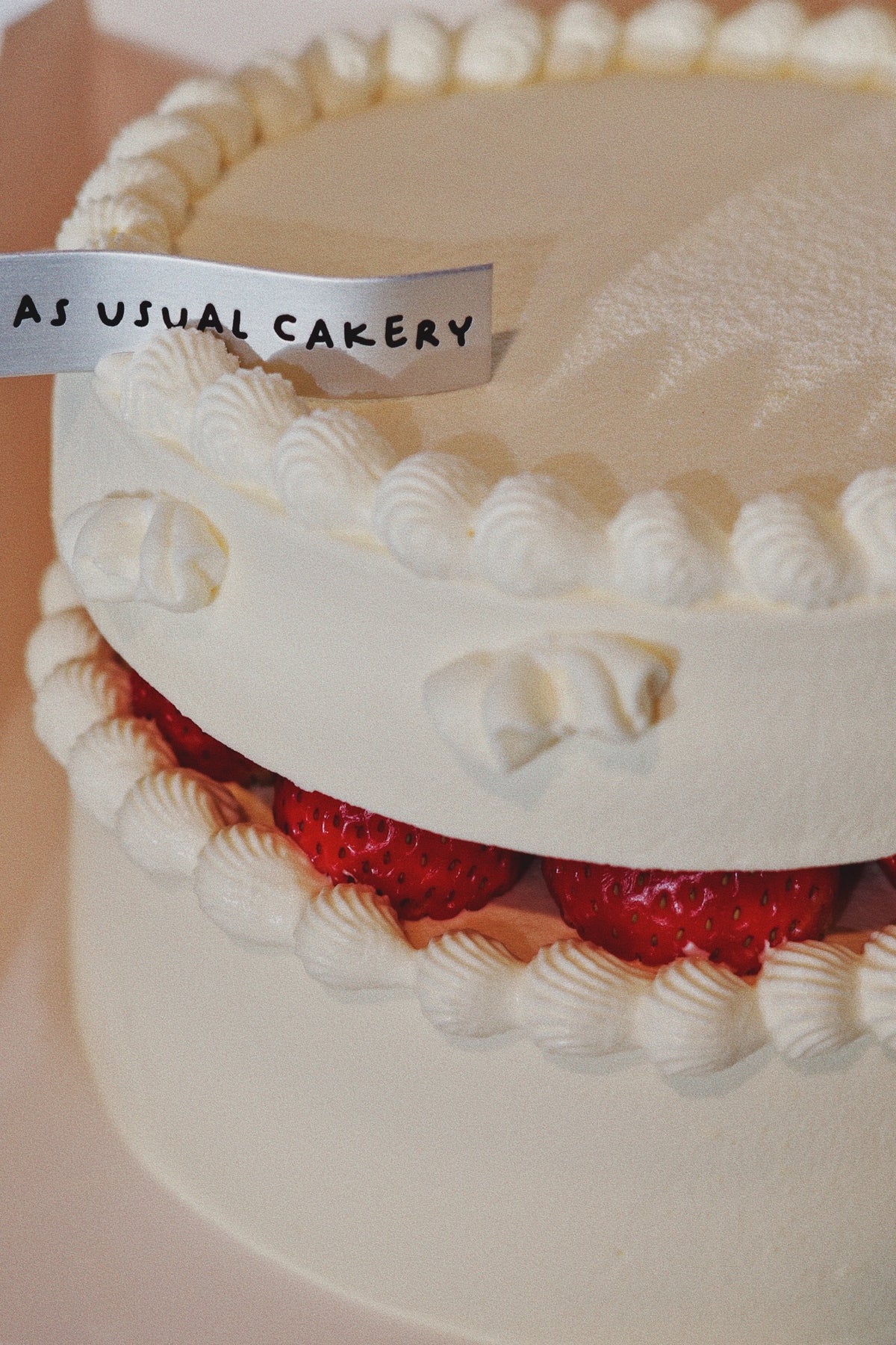 The Floating Strawberry Cake 🍓