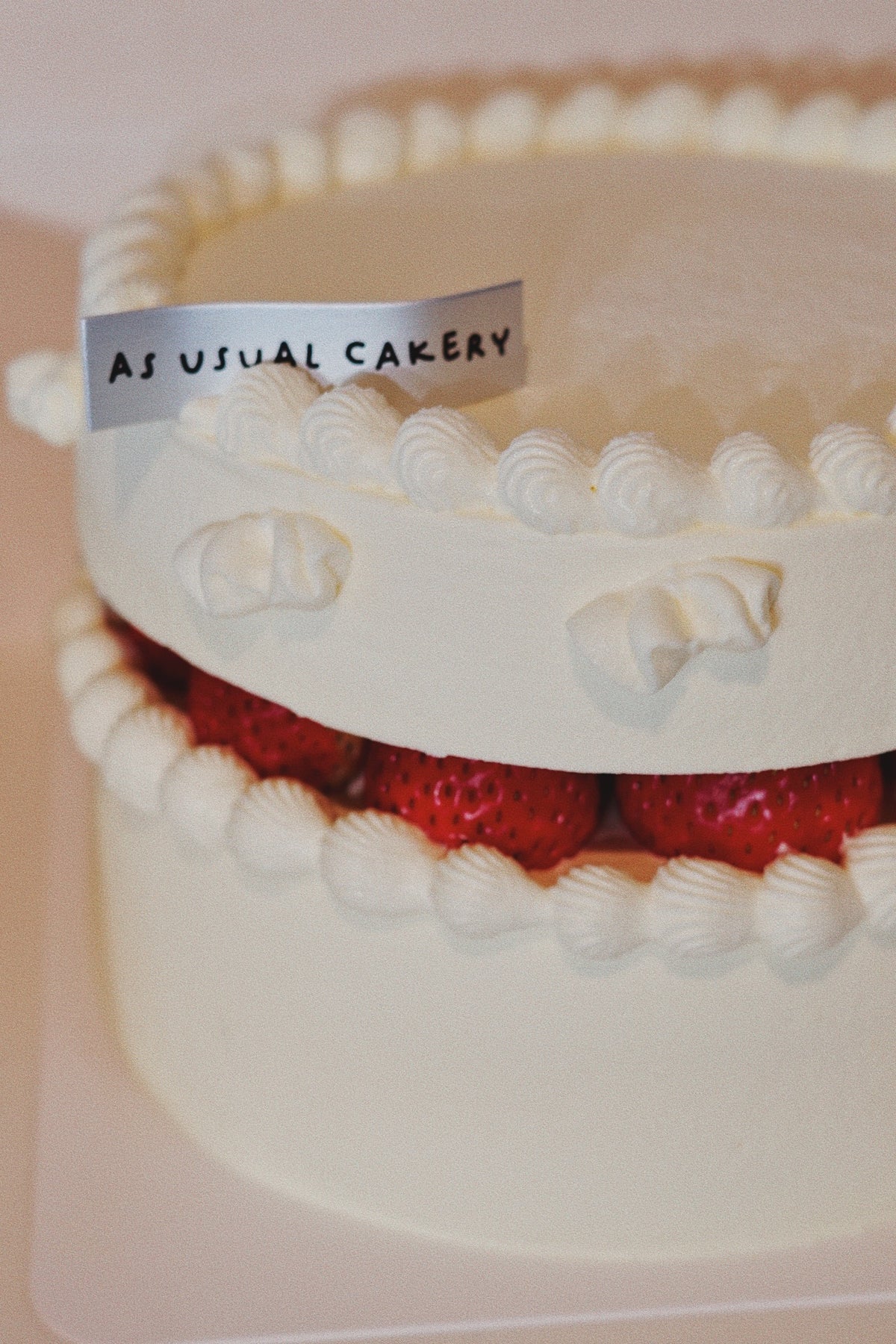 The Floating Strawberry Cake 🍓