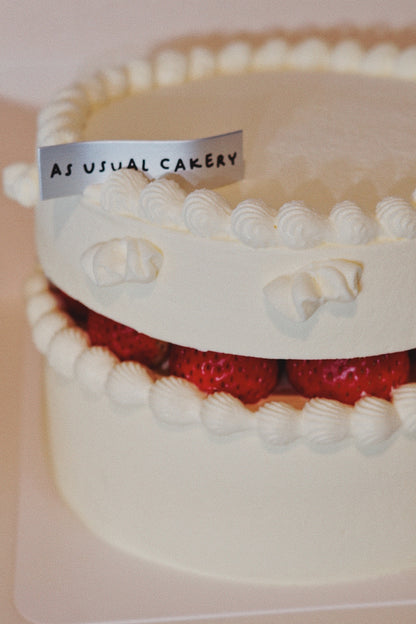 The Floating Strawberry Cake 🍓