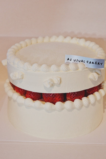 The Floating Strawberry Cake 🍓